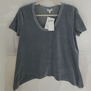NWT love, fire Grey SS Asymmetric Shirt Sz Med